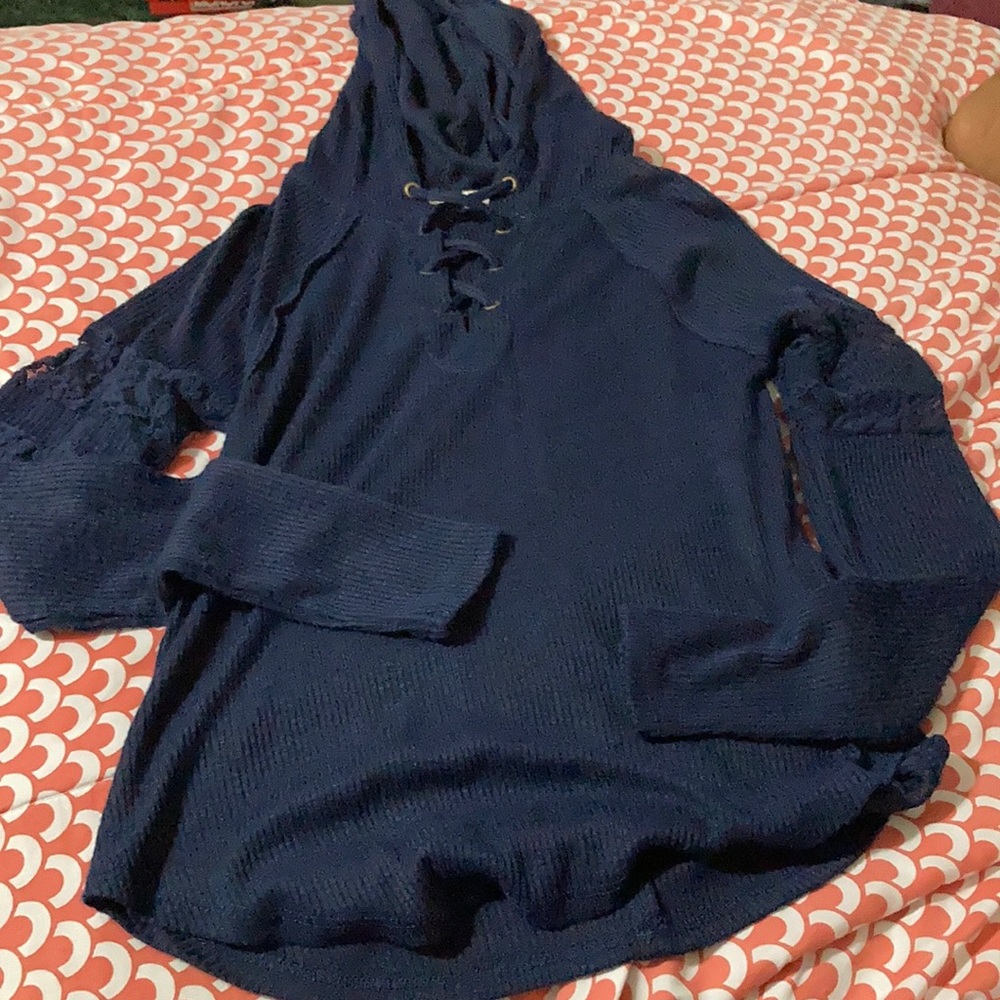 Cute hooded shirt with see through lace on the sleeves!